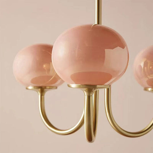 Moderni kattovalaisin kultaisilla yksityiskohdilla – Bubble Pink Glass Marshmallow kattokruunun ylellinen design.